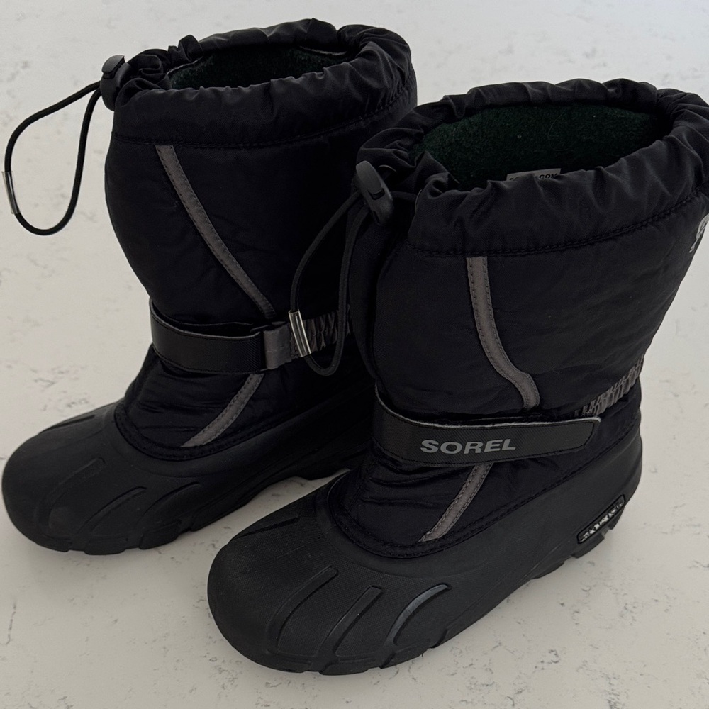Sorel Black Snow Boots Youth 4